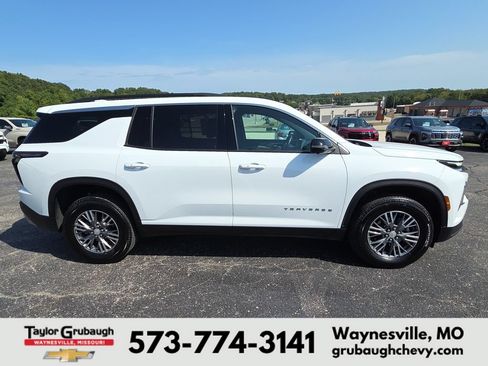 Used 2026 Chevrolet Traverse LT w/ Driver Confidence Package FWD image 9