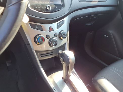 Used 2016 Chevrolet Trax LT w/ LT Sun and Sound Package FWD image 9