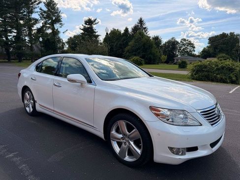 Used 2010 Lexus LS 460 RWD image 4