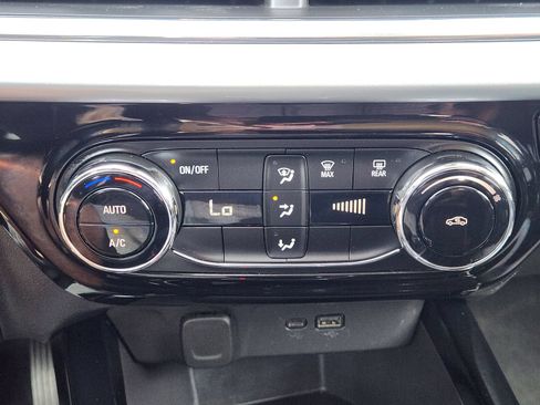 Used 2025 Chevrolet Trax LT FWD image 22