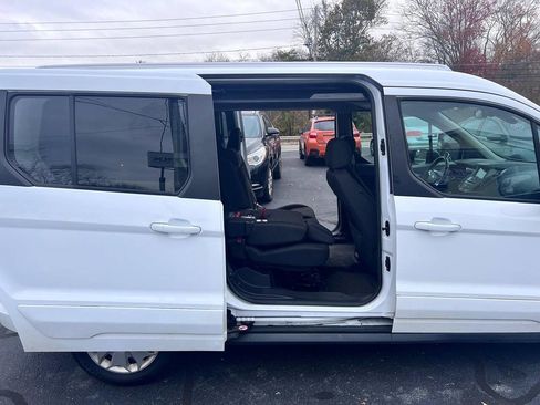 Used 2018 Ford Transit Connect XLT image 11
