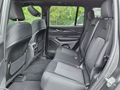 New 2025 Jeep Grand Cherokee Laredo X w/ Luxury Tech Group I RWD image 11