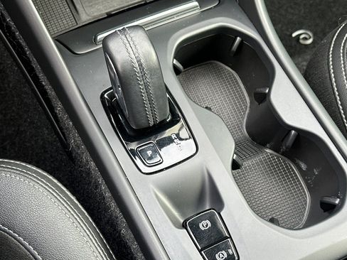 Used 2020 Volvo XC40 T5 Momentum image 20