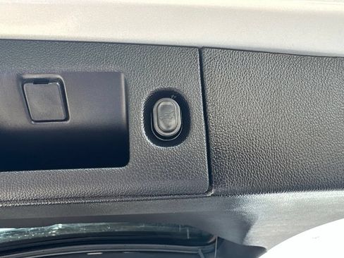 Used 2019 Chevrolet Tahoe Premier RWD image 11