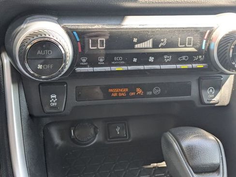 Certified 2021 Toyota RAV4 XLE FWD image 20