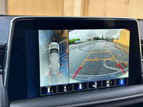 Used 2024 Chevrolet Tahoe Premier w/ Premium Package image 19