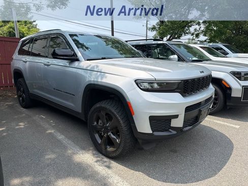 Used 2023 Jeep Grand Cherokee L Laredo AWD/4WD image 2