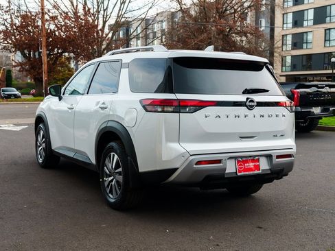 New 2025 Nissan Pathfinder SL image 4