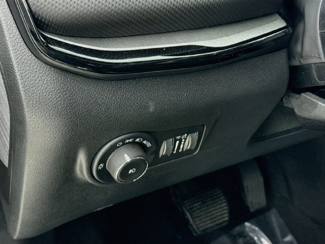 Used 2025 Jeep Compass Trailhawk AWD/4WD image 10
