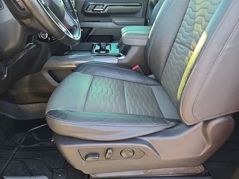 Used 2024 Chevrolet Silverado 2500 ZR2 w/ Technology Package image 15