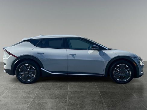 Used 2025 Kia EV6 Light RWD image 8