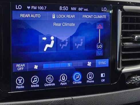 Used 2017 Chrysler Pacifica Touring-L FWD image 42