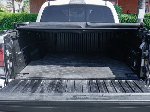 Used 2021 Toyota Tacoma TRD Off-Road w/ Technology Package AWD/4WD image 9