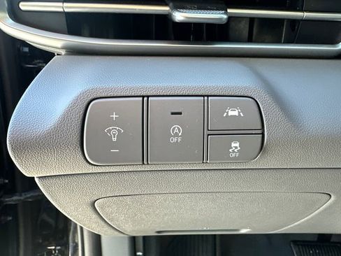 Used 2022 Hyundai Elantra SE w/ Cargo Package image 23