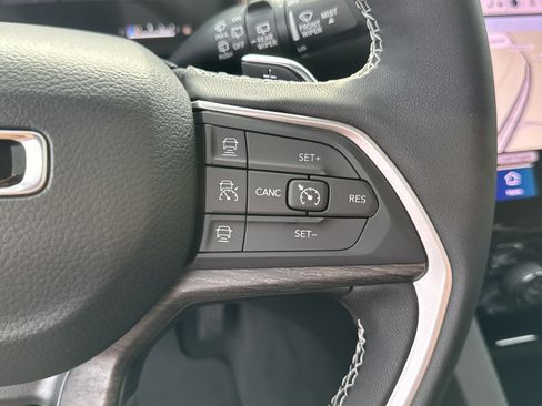 New 2025 Jeep Grand Cherokee Limited w/ Luxury Tech Group II image 32