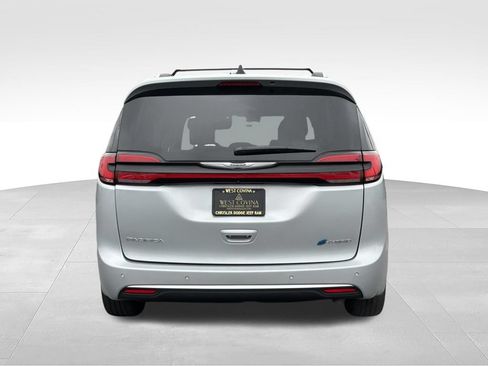Used 2023 Chrysler Pacifica Pinnacle FWD image 9