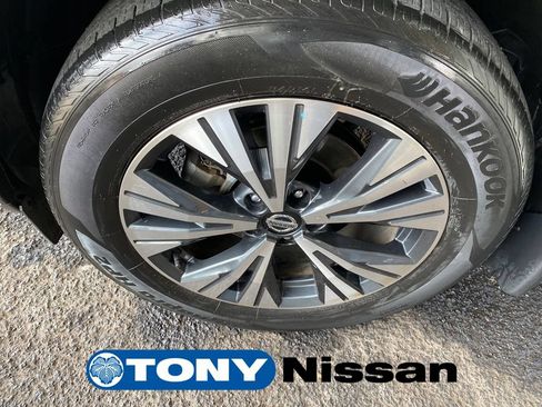 Used 2021 Nissan Rogue SV FWD image 9