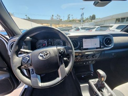 Used 2021 Toyota Tacoma TRD Off-Road w/ Technology Package AWD/4WD image 11