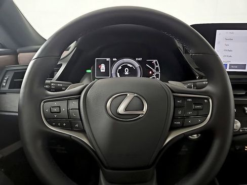 Certified 2025 Lexus ES 300h w/ Premium Package image 21
