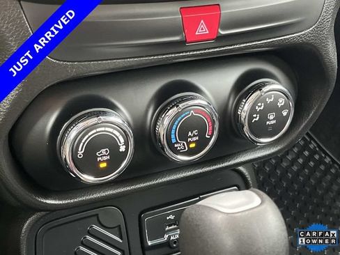Certified 2017 Jeep Renegade Latitude FWD image 30