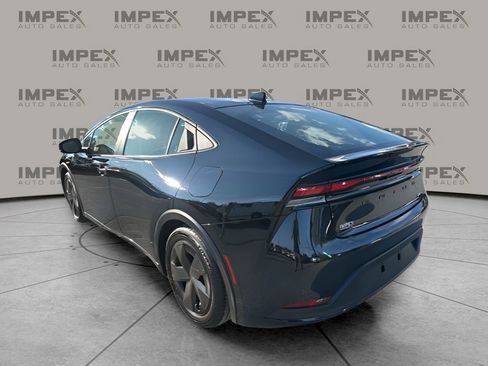 Used 2025 Toyota Prius LE image 3