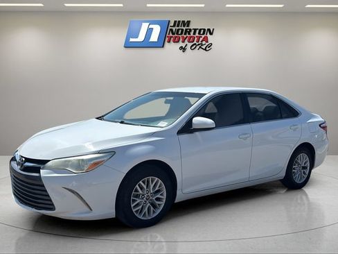 Used 2016 Toyota Camry LE FWD image 1