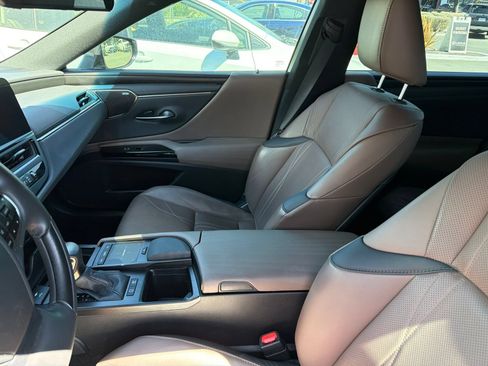Used 2022 Lexus ES 300h w/ Accessory Package FWD image 7