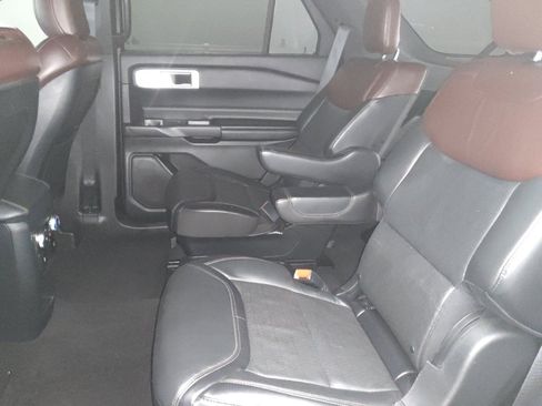 Used 2020 Ford Explorer Platinum w/ Premium Technology Package AWD/4WD image 19