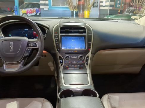 Used 2019 Lincoln Nautilus Select AWD/4WD image 14