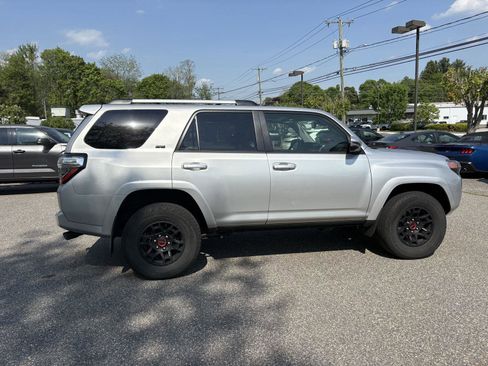 Used 2023 Toyota 4Runner SR5 Premium w/ Moonroof Package AWD/4WD image 8
