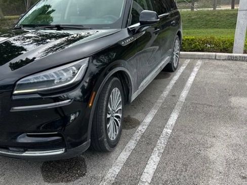 Used 2024 Lincoln Aviator 2WD w/ Premium Package image 2