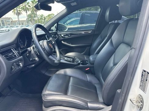 Certified 2023 Porsche Macan AWD/4WD image 6