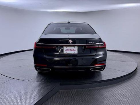 Used 2022 BMW 740i w/ Premium Package RWD image 7