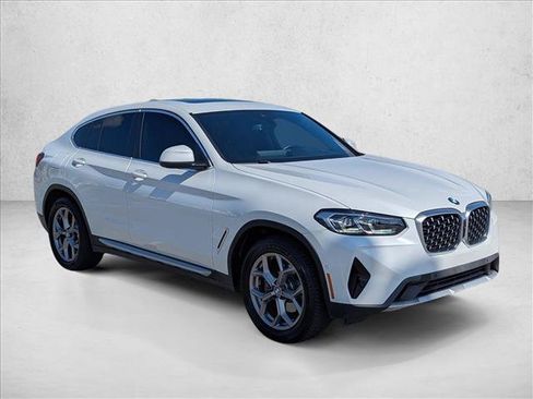 Used 2022 BMW X4 xDrive30i w/ Parking Assistance Package AWD/4WD image 3