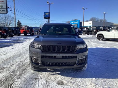 New 2025 Jeep Grand Cherokee L Limited w/ Black Appearance Package AWD/4WD image 2