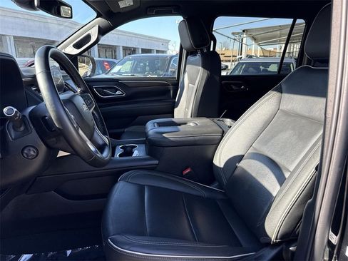 Used 2024 Chevrolet Suburban Premier image 17