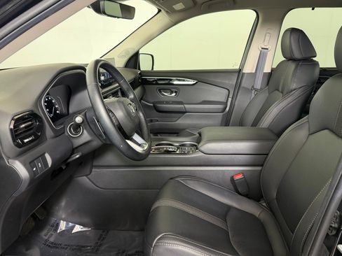 Used 2025 Honda Pilot Touring image 5