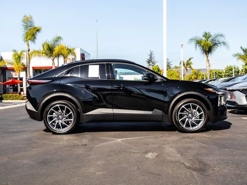 Used 2026 Toyota C-HR AWD/4WD image 10