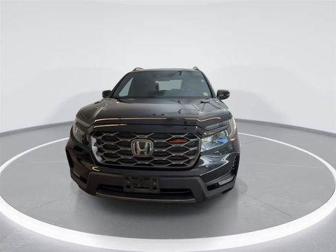 Used 2024 Honda Passport TrailSport image 3