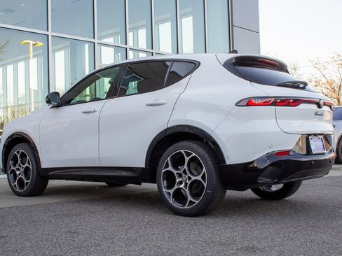 Used 2025 Alfa Romeo Tonale Base w/ Premium Package image 8