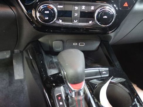 Used 2024 Chevrolet Trax RS w/ Sunroof Package FWD image 19