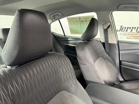 Used 2025 Toyota Camry LE FWD image 32