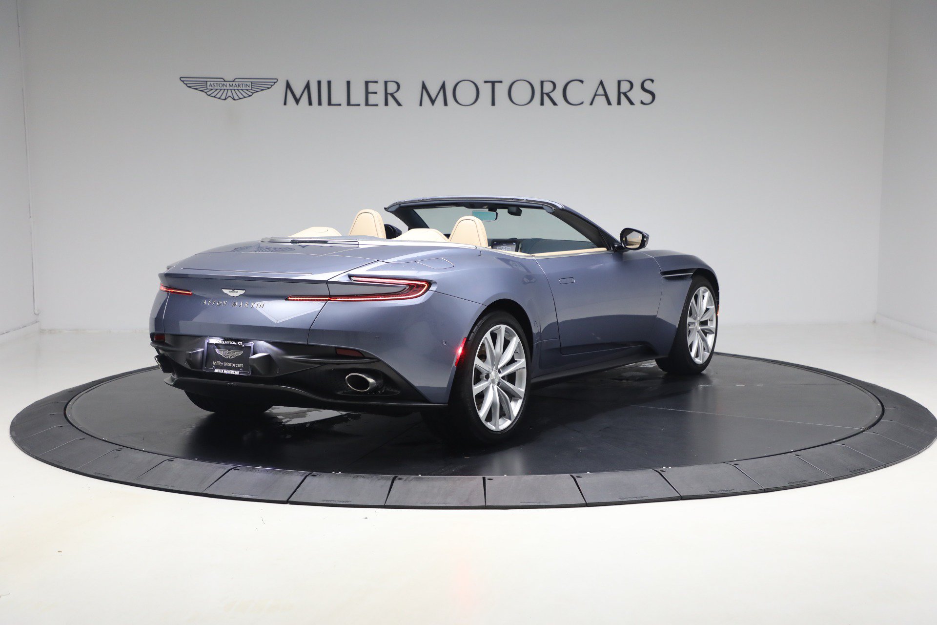 Used 2022 Aston Martin DB11 Volante RWD image 7