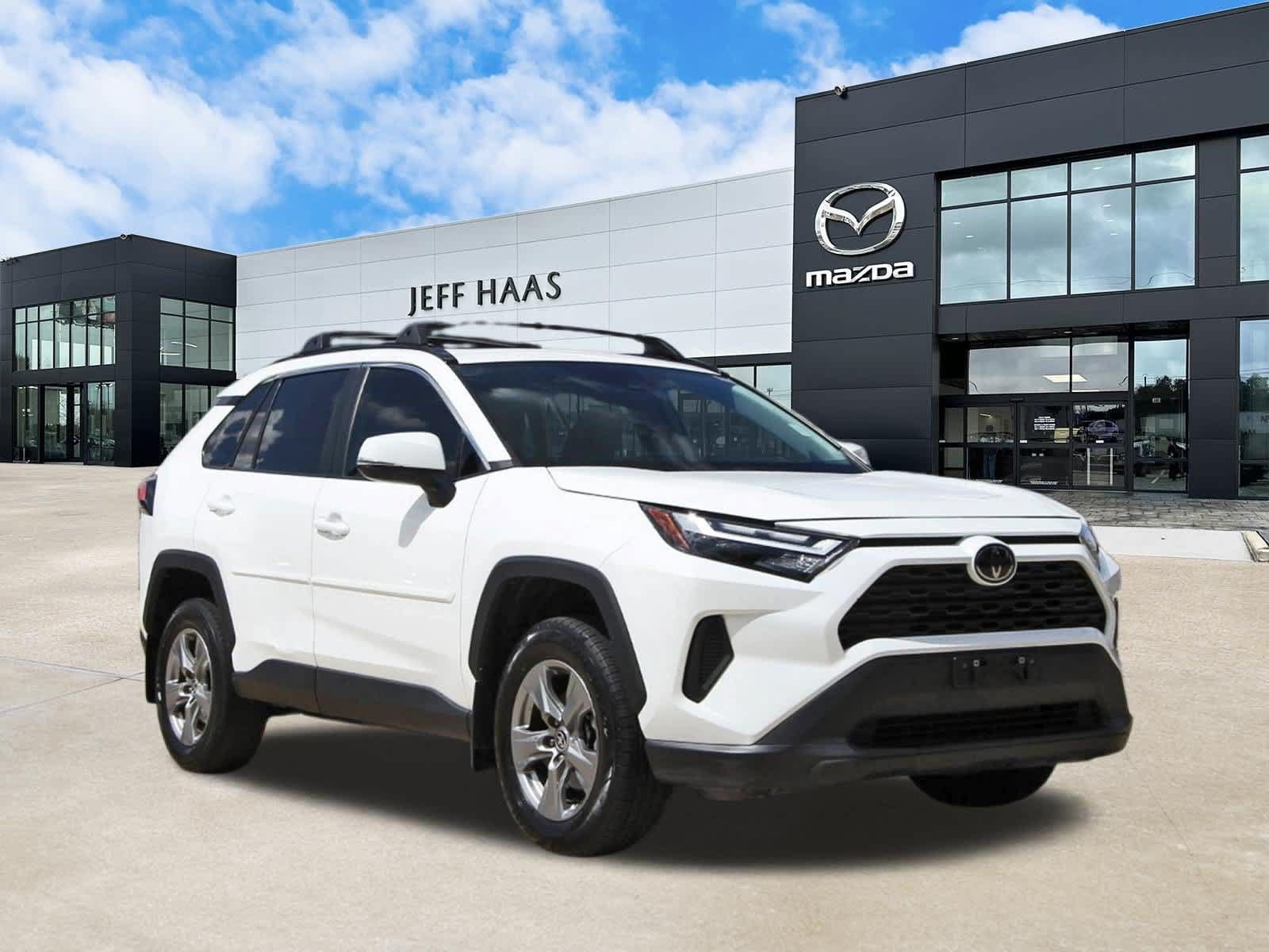 Used 2024 Toyota RAV4 XLE w/ Convenience Package FWD image 4