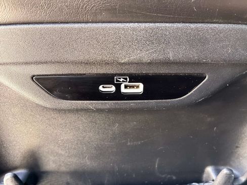 Used 2023 Chrysler Pacifica Touring-L FWD image 18