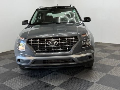 Certified 2023 Hyundai Venue Limited w/ Cargo Package FWD image 5