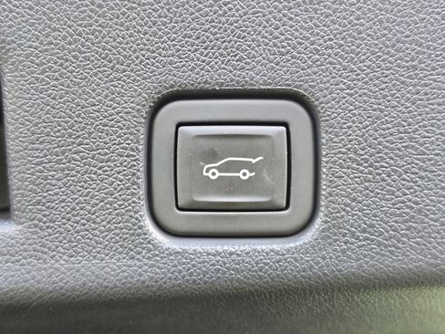Certified 2024 Chevrolet Traverse RS FWD image 17