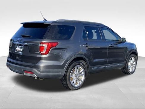Used 2019 Ford Explorer XLT w/ Equipment Group 202A image 7