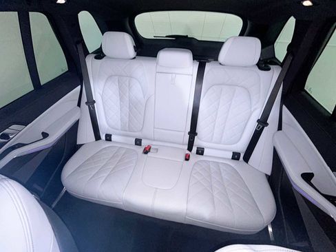 Used 2024 BMW X5 xDrive40i w/ Premium Package image 25