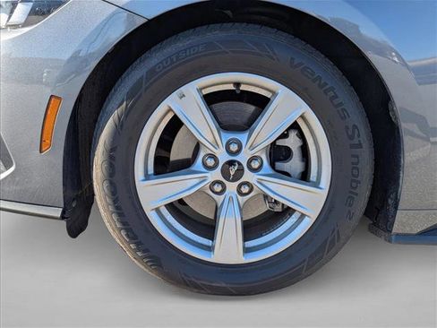 Used 2024 Ford Mustang Coupe image 9